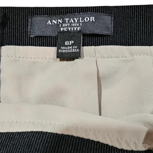 Ann Taylor Petite- Leopard Print Lined Mini Slit Skirt​​​ - Picture 3 of 7